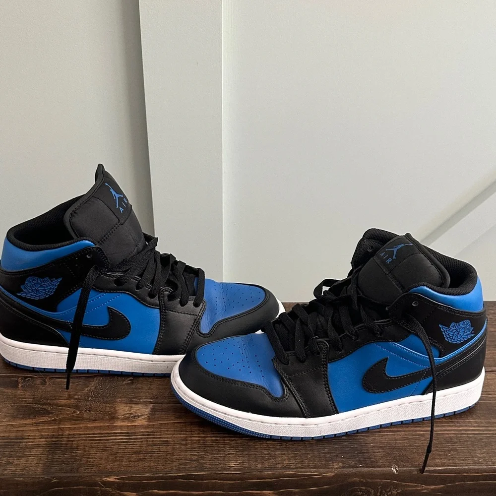 GUC NIKE Air Jordan 1 Mid Black and Blue Sneakers - Picture 2 of 4